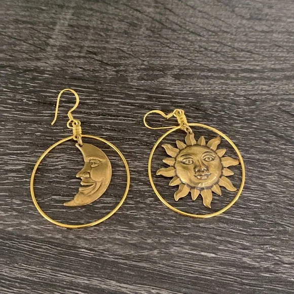 Sun and Moon earring - Picture 2 of 6